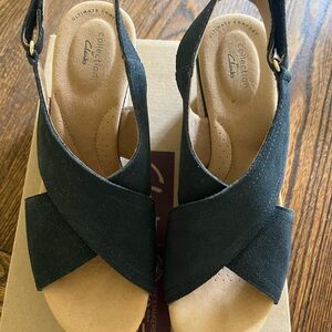 Clark’s Helio Float 4 navy nubuck wedge sandals size 9- brand new